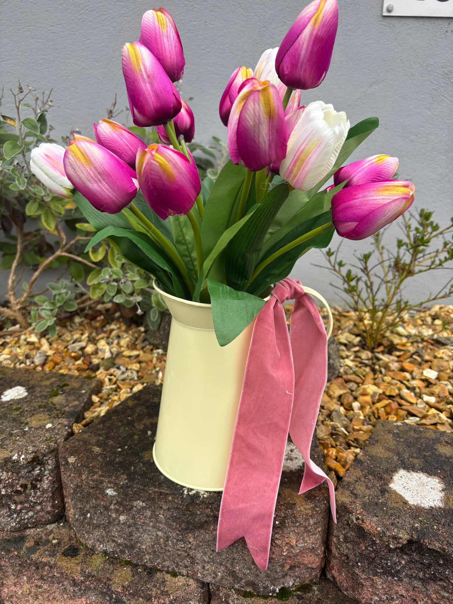 Tulip jug FREE P&P