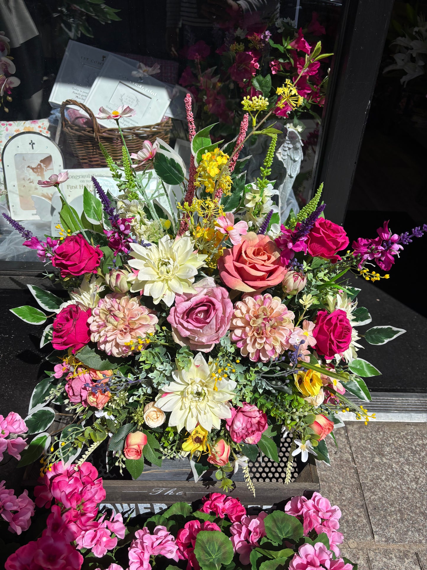 Grave Tribute Arrangement Free P&P