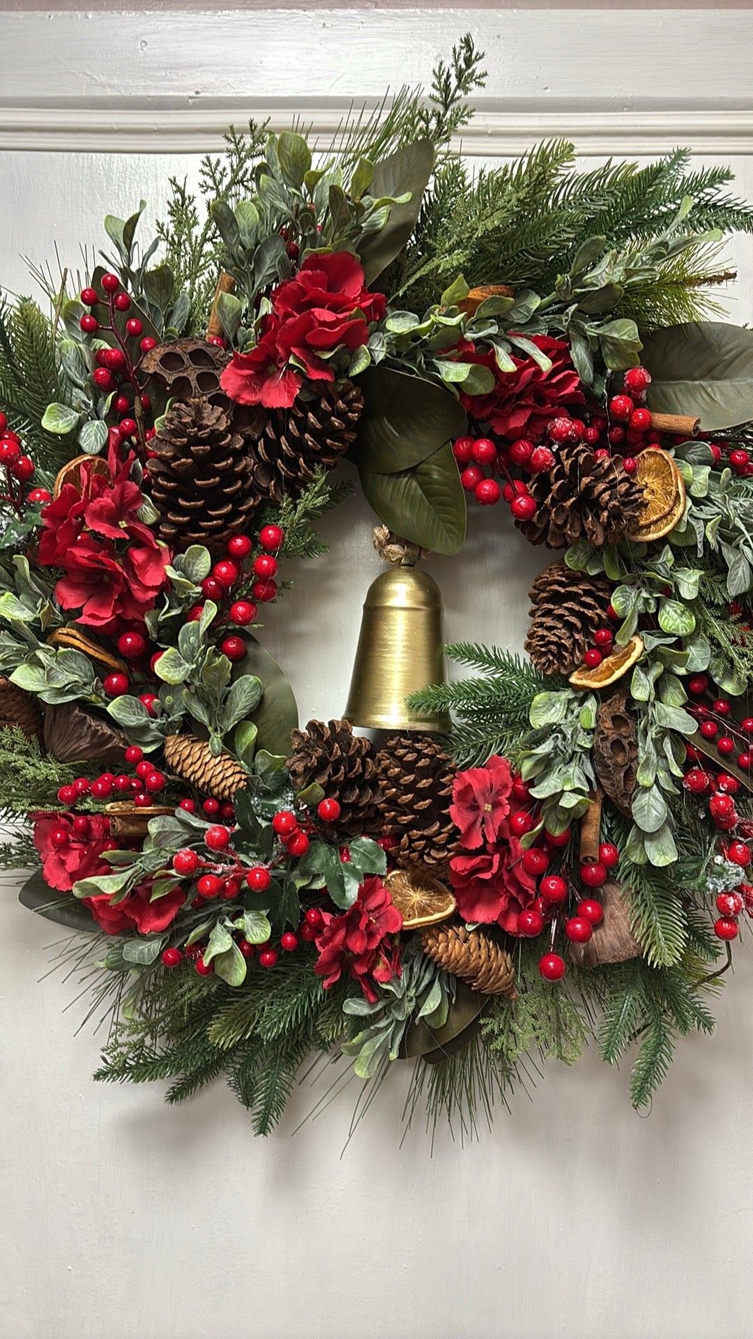Yuletide Bell Wreath Free P&P