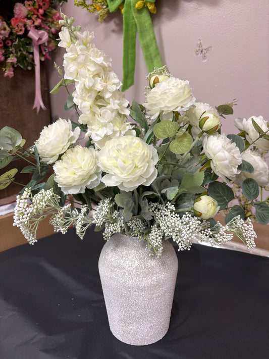 Classic filled Vase free P&P