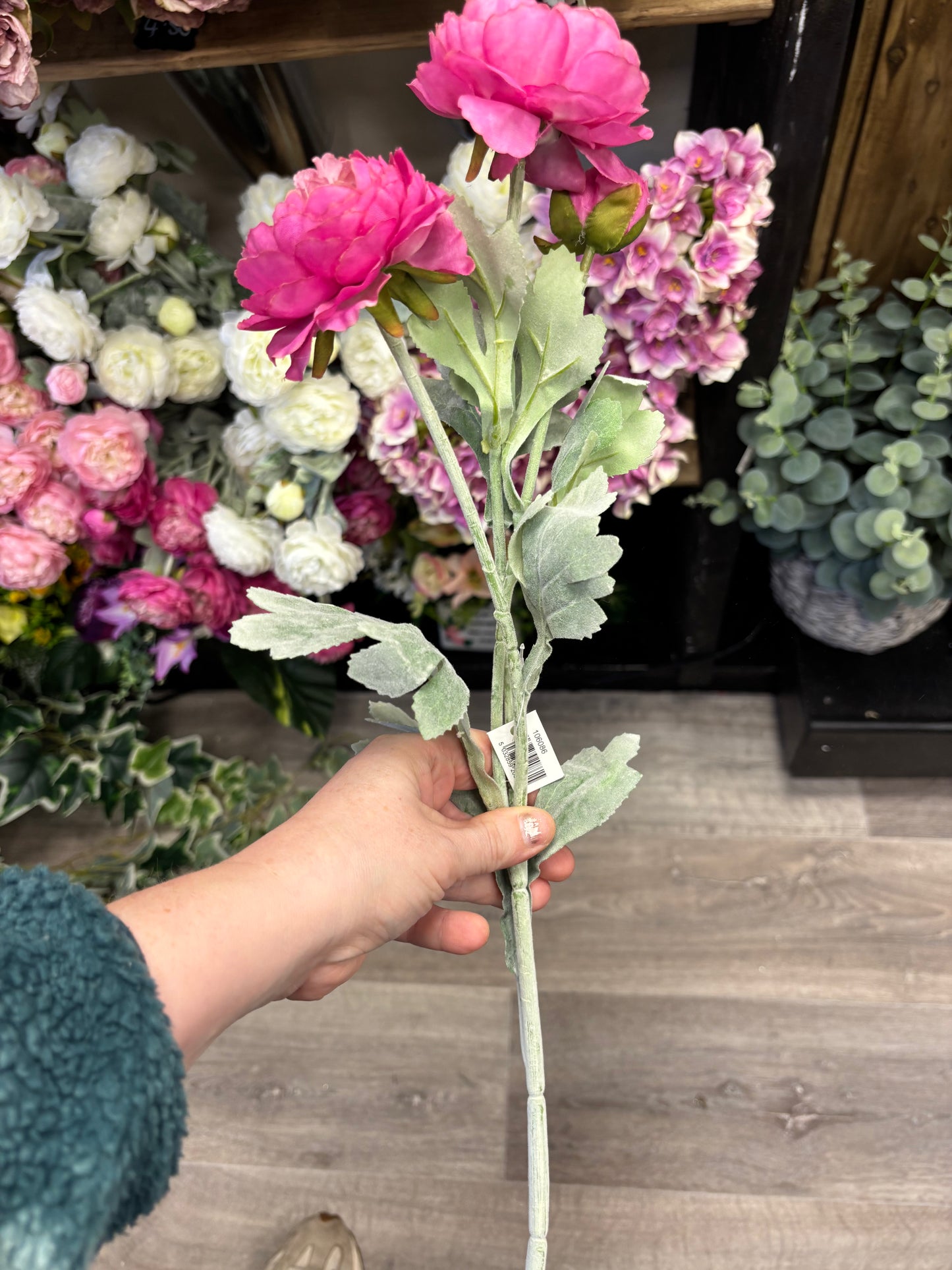 Silk Ranunculus Stem – Lifelike Faux Persian Buttercup Floral Decor