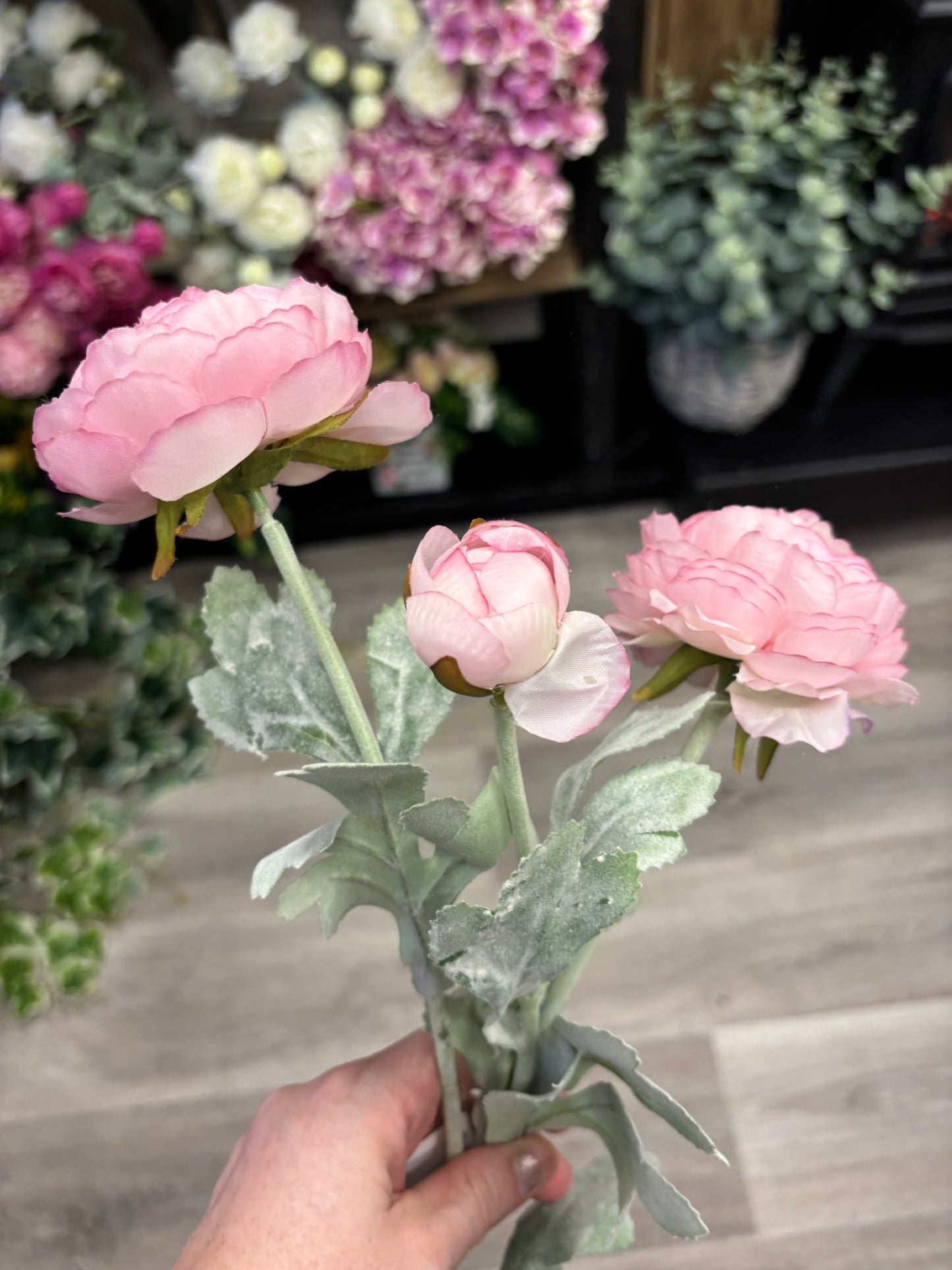 Silk Ranunculus Stem – Lifelike Faux Persian Buttercup Floral Decor