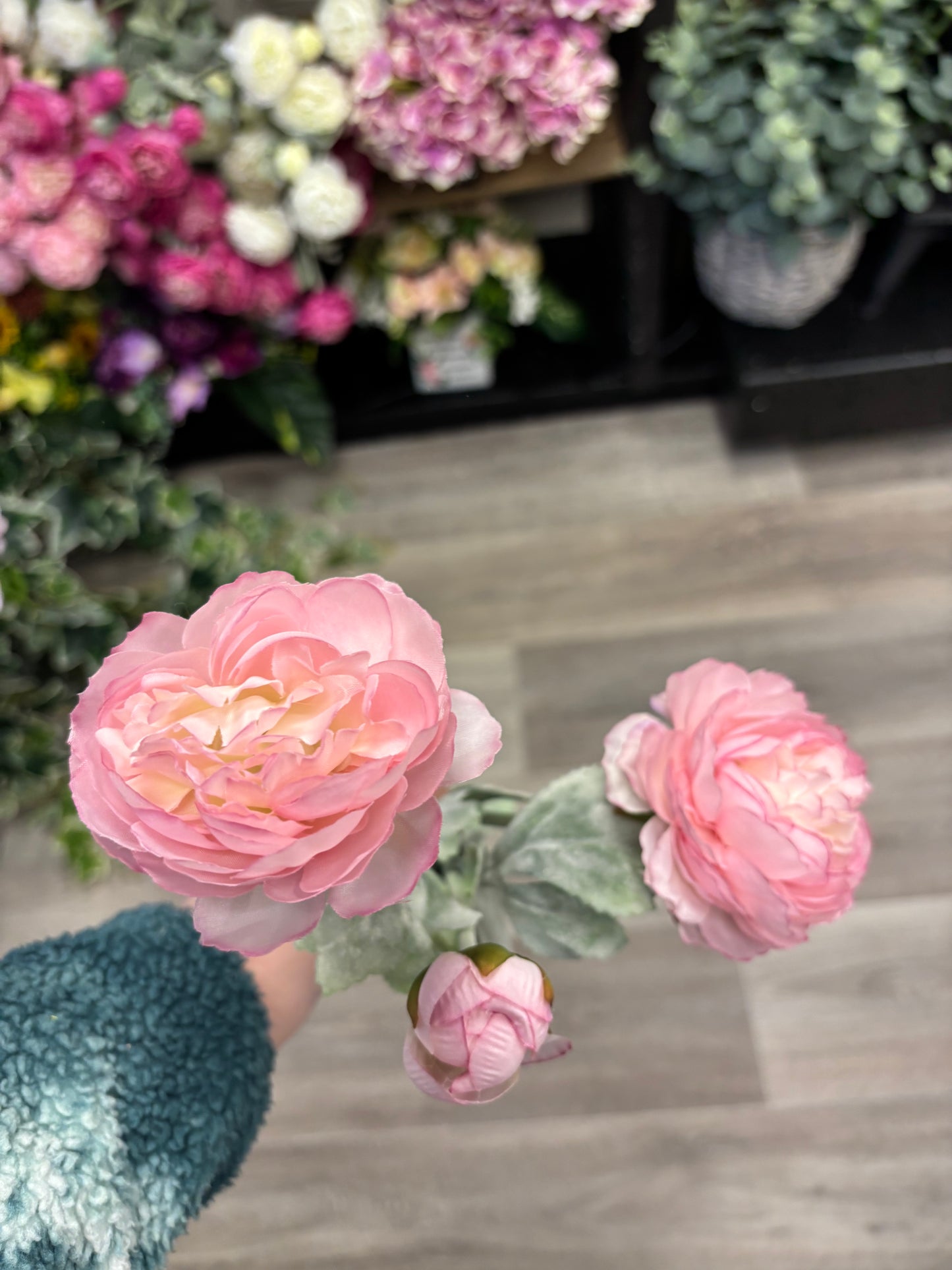 Silk Ranunculus Stem – Lifelike Faux Persian Buttercup Floral Decor